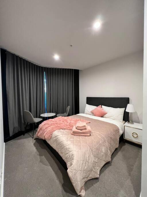 Comfy 2 Bed Apartment In The Heart Of Melbourne Kültér fotó